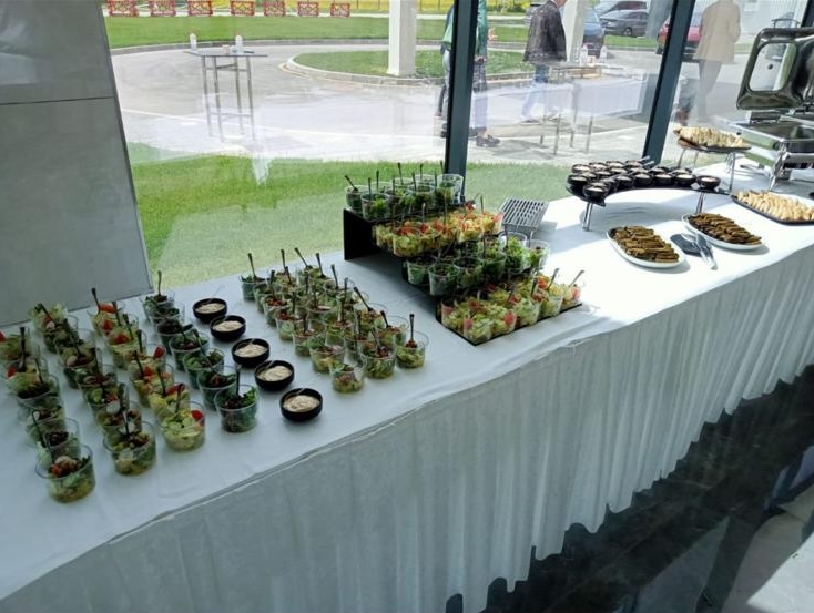 Kurumsal organizasyon için hazırlanmış ikram büfesi